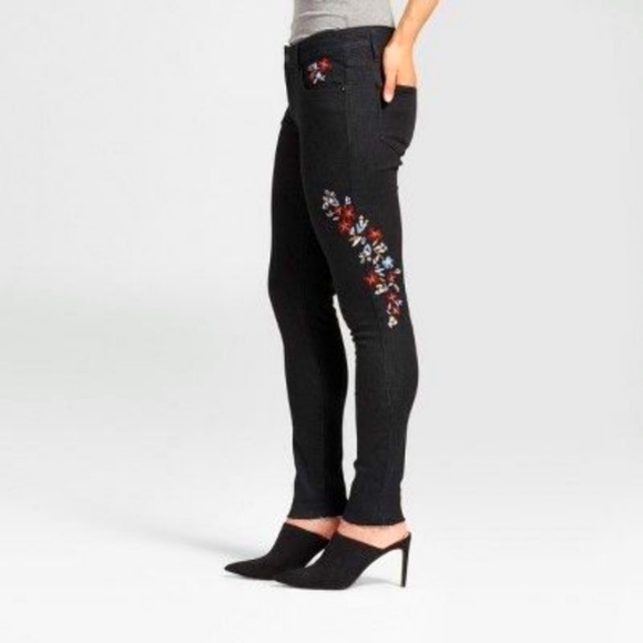 Mossimo Supply Co. Denim - 🆕 Mossimo Embroidered Black and Floral Mid Rise Curvy Skinny Jeans, Size 6 Short